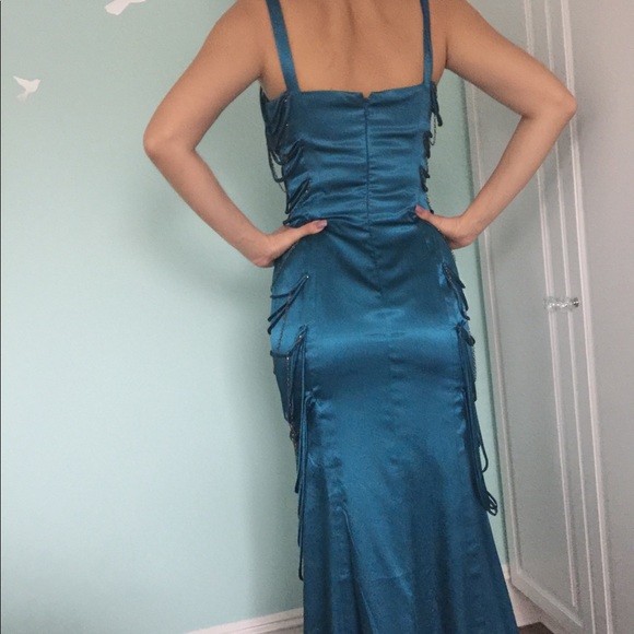 Evening gown with chain detailing. - Picture 4 of 6